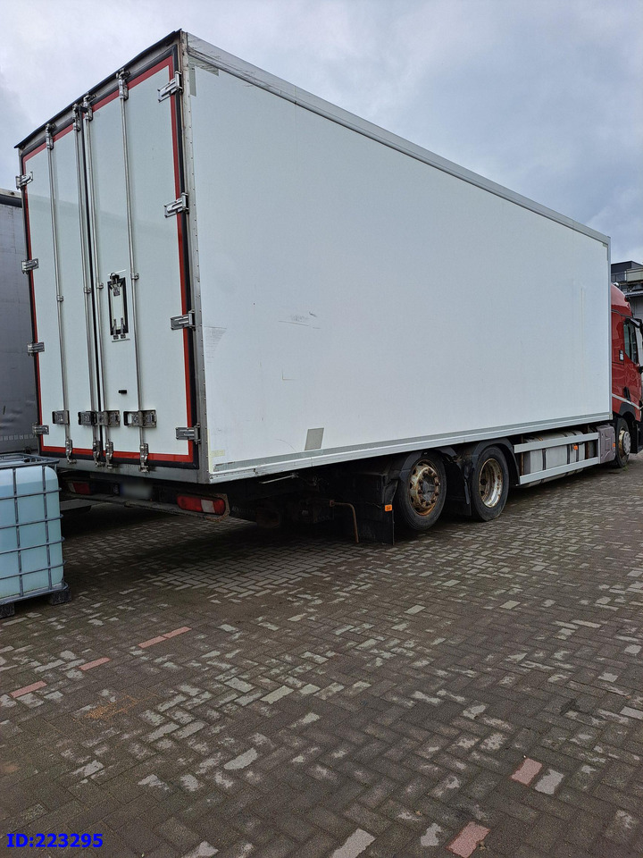 RENAULT T 6x2 Euro 6 Refrigerated + Carrier Supra - Refrigerated truck: picture 5 RENAULT T 6x2 Euro 6 Refrigerated + Carrier Supra - Refrigerated truck: picture 5