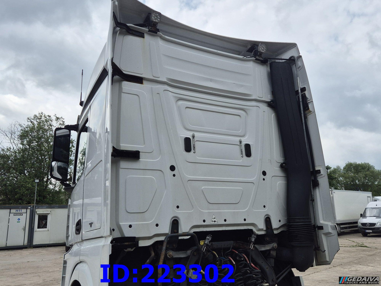 Tractor unit MERCEDES-BENZ Actros 2551 6x2: picture 8