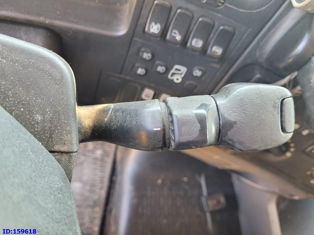 Tractor unit SCANIA R620 6x4 Retarder: picture 11