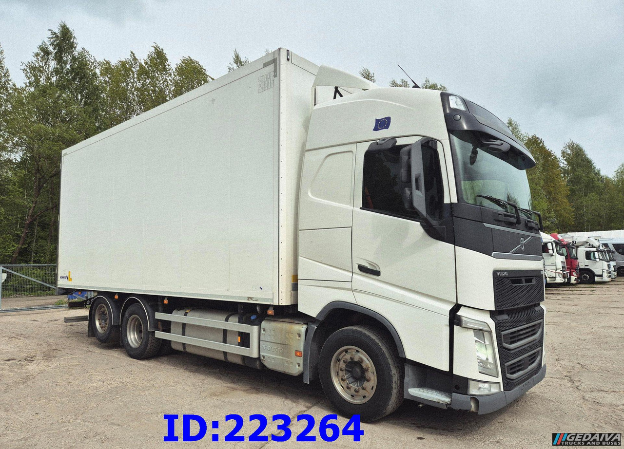 VOLVO FH13 460HP 6x2 Steering axle Euro6 - Refrigerated truck: picture 4 VOLVO FH13 460HP 6x2 Steering axle Euro6 - Refrigerated truck: picture 4