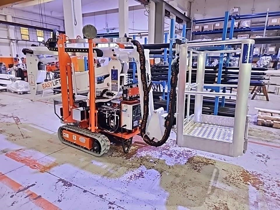 EasyLift R130 - Articulated boom lift: picture 1 EasyLift R130 - Articulated boom lift: picture 1