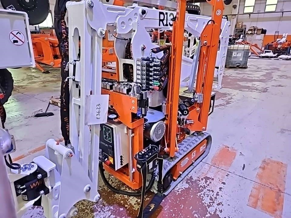 EasyLift R130 - Articulated boom lift: picture 3 EasyLift R130 - Articulated boom lift: picture 3