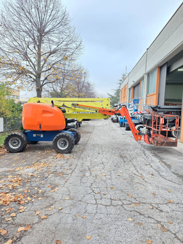 JLG 450AJ - Articulated boom lift: picture 1 JLG 450AJ - Articulated boom lift: picture 1