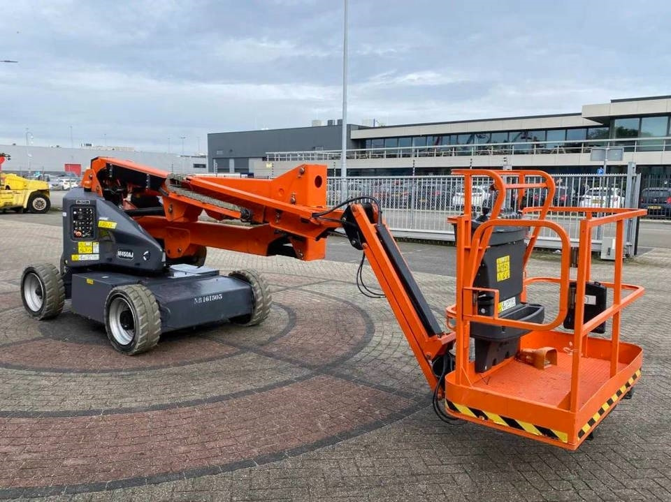 JLG M 450 AJ - Articulated boom lift: picture 1 JLG M 450 AJ - Articulated boom lift: picture 1