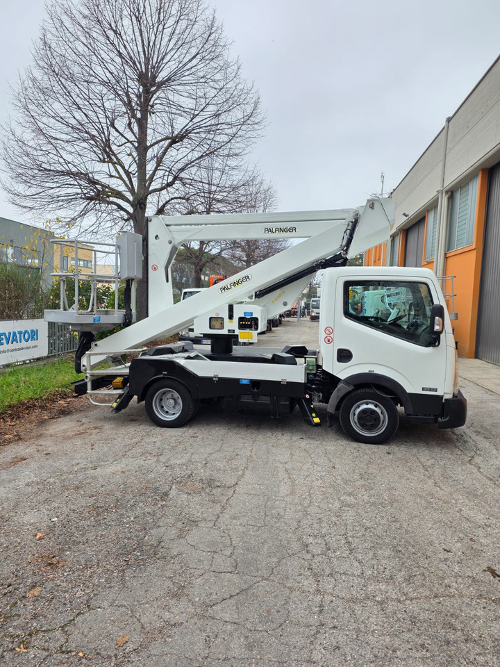 PALFINGER P 200 A - Truck mounted aerial platform: picture 1 PALFINGER P 200 A - Truck mounted aerial platform: picture 1