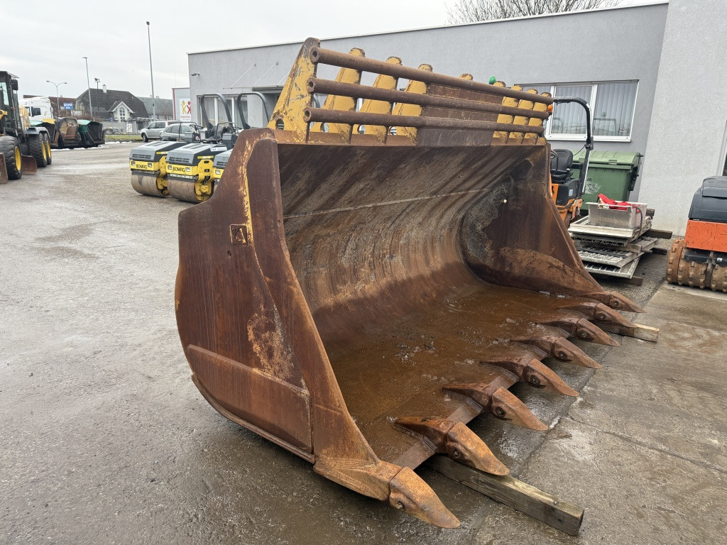 Caterpillar 980 K (111788) - Loader bucket: picture 2 Caterpillar 980 K (111788) - Loader bucket: picture 2