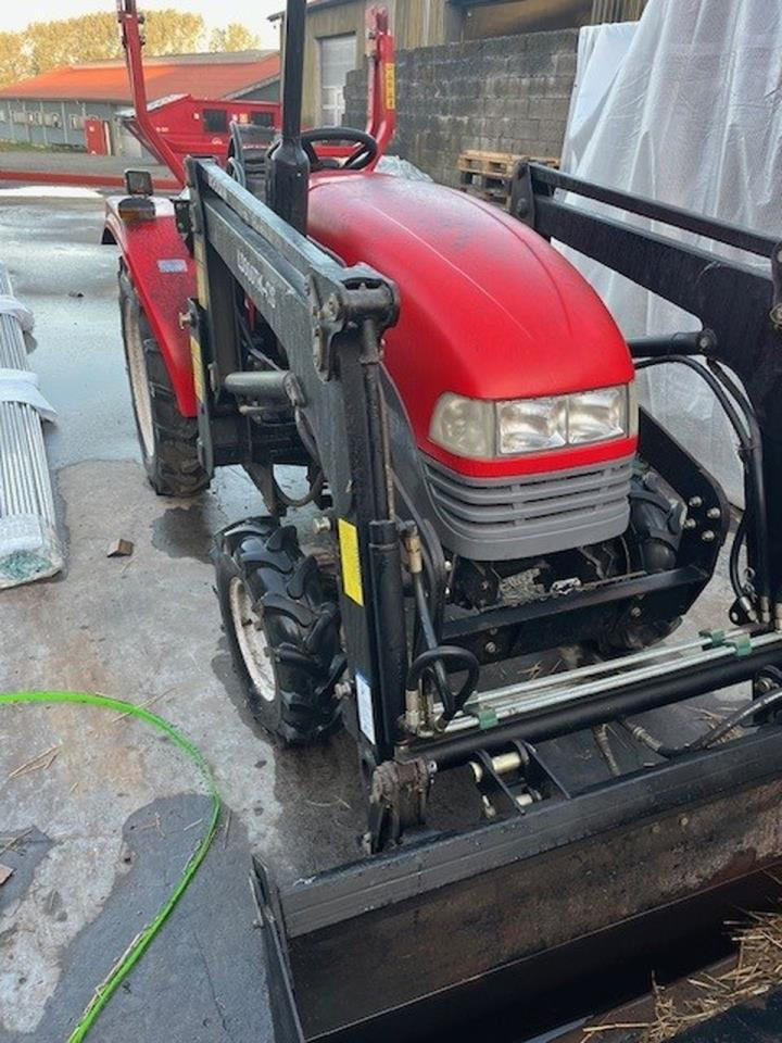 Dong feng DF304 - Compact tractor: picture 1 Dong feng DF304 - Compact tractor: picture 1