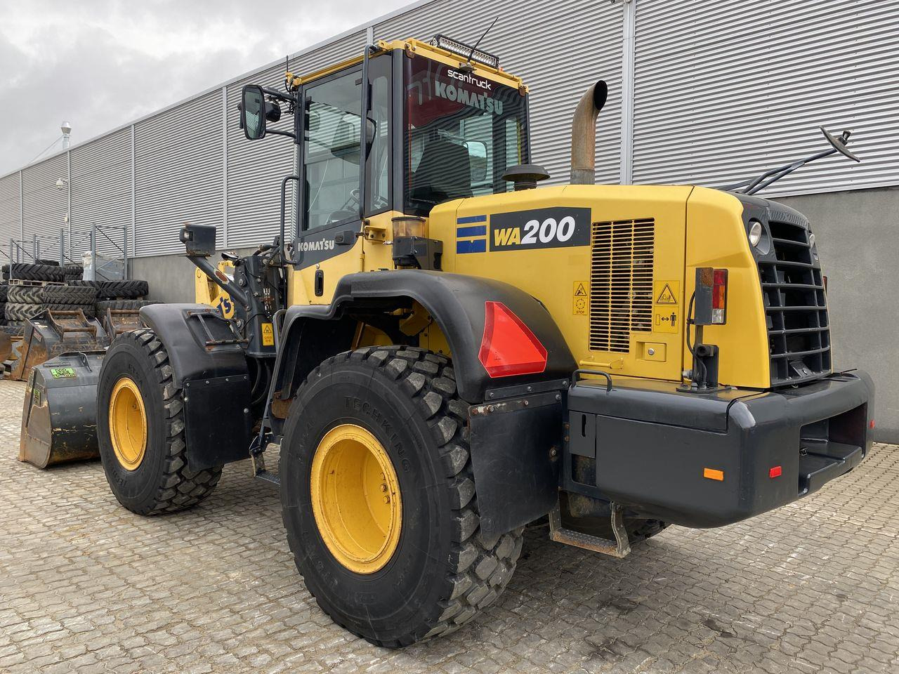 Komatsu WA200-7 - Wheel loader: picture 2 Komatsu WA200-7 - Wheel loader: picture 2