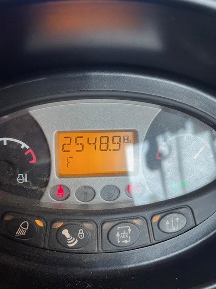 Massey Fergusson TH7038X - Telescopic handler: picture 5 Massey Fergusson TH7038X - Telescopic handler: picture 5