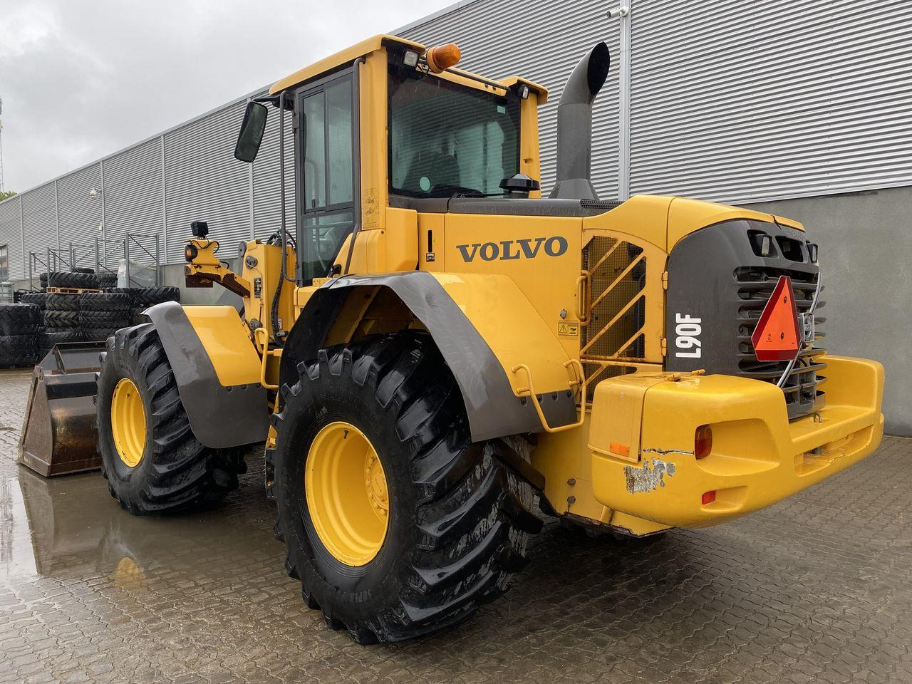 Volvo L90F - Wheel loader: picture 2 Volvo L90F - Wheel loader: picture 2