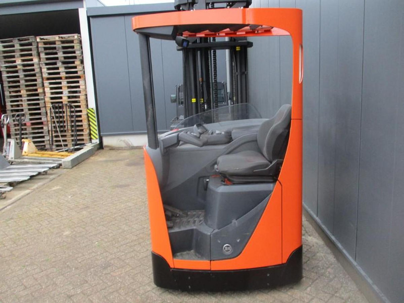BT RRE 160 - Reach truck: picture 4 BT RRE 160 - Reach truck: picture 4