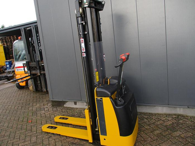 Caterpillar NSP12K1 - Stacker: picture 3 Caterpillar NSP12K1 - Stacker: picture 3