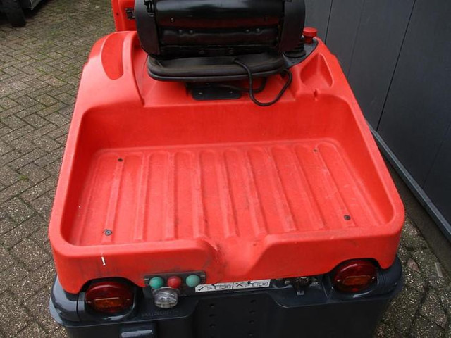 Linde P 60 - Tow tractor: picture 4 Linde P 60 - Tow tractor: picture 4