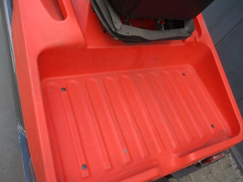 Tow tractor Linde P 60: picture 6