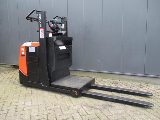 Toyota OSE 100W - Order picker: picture 2 Toyota OSE 100W - Order picker: picture 2