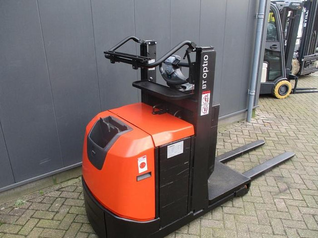 Toyota OSE 100W - Order picker: picture 3 Toyota OSE 100W - Order picker: picture 3