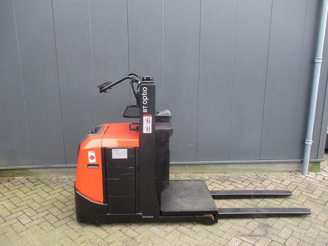 Toyota OSE 100W - Order picker: picture 1 Toyota OSE 100W - Order picker: picture 1