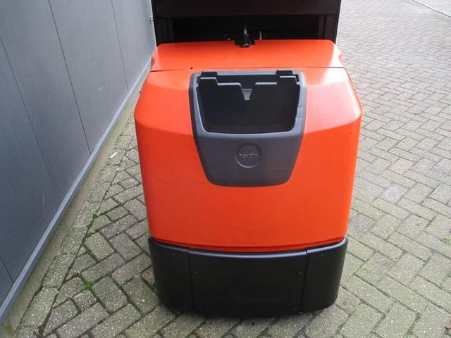 Toyota OSE 100W - Order picker: picture 4 Toyota OSE 100W - Order picker: picture 4