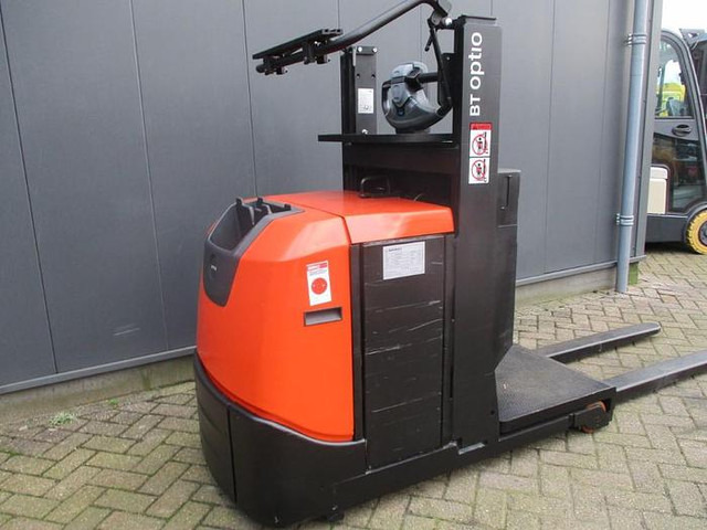 Toyota OSE 100W - Order picker: picture 3 Toyota OSE 100W - Order picker: picture 3