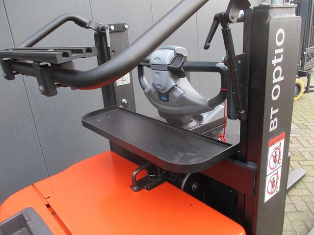 Toyota OSE 100W - Order picker: picture 5 Toyota OSE 100W - Order picker: picture 5