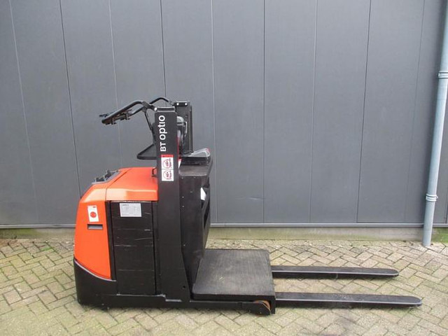 Toyota OSE 100W - Order picker: picture 1 Toyota OSE 100W - Order picker: picture 1