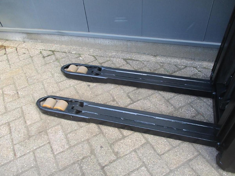 Toyota SPE 120L - Stacker: picture 4 Toyota SPE 120L - Stacker: picture 4