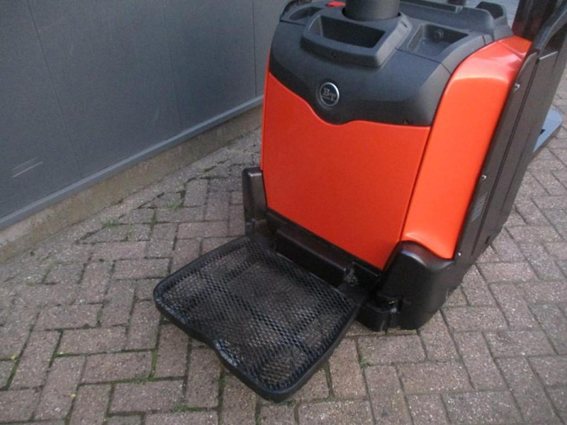 Toyota SPE120 - Stacker: picture 5 Toyota SPE120 - Stacker: picture 5