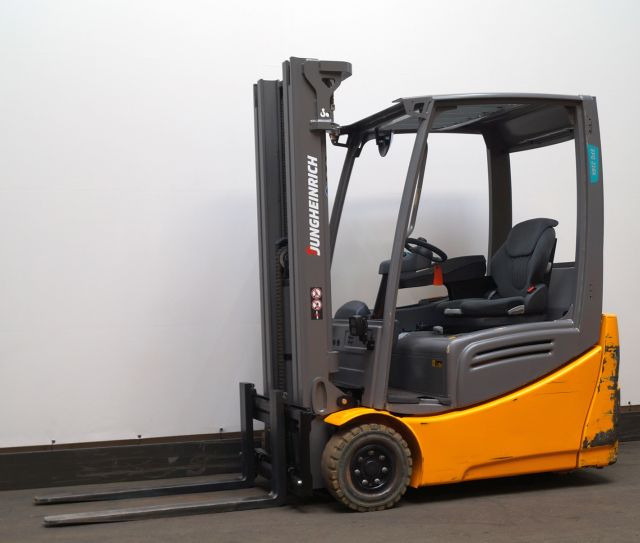 Electric forklift Jungheinrich EFG216k: picture 1