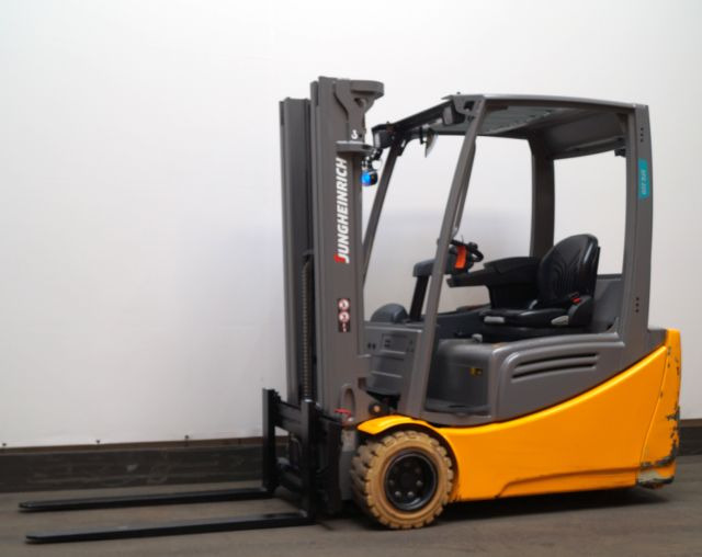 Electric forklift Jungheinrich EFG220: picture 1