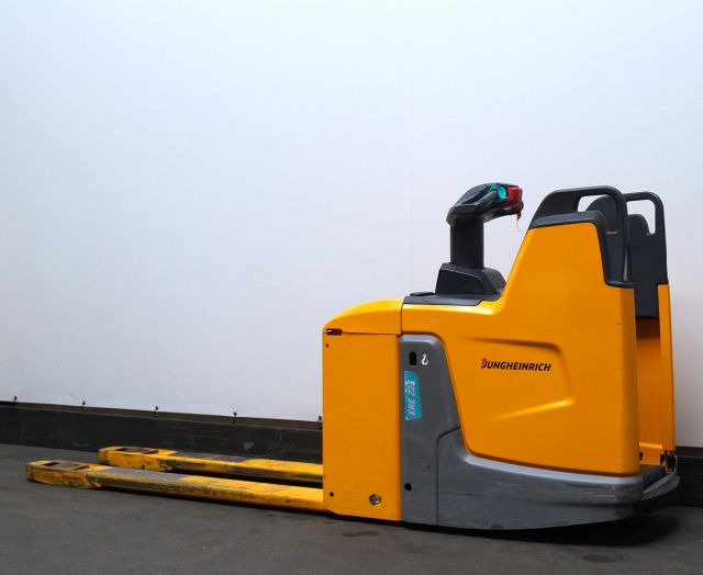 Jungheinrich ERE225 - Pallet truck: picture 2 Jungheinrich ERE225 - Pallet truck: picture 2