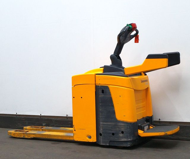 Jungheinrich ERE225 - Pallet truck: picture 2 Jungheinrich ERE225 - Pallet truck: picture 2
