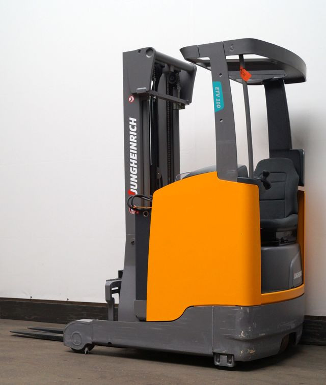 Reach truck Jungheinrich ETV110: picture 1