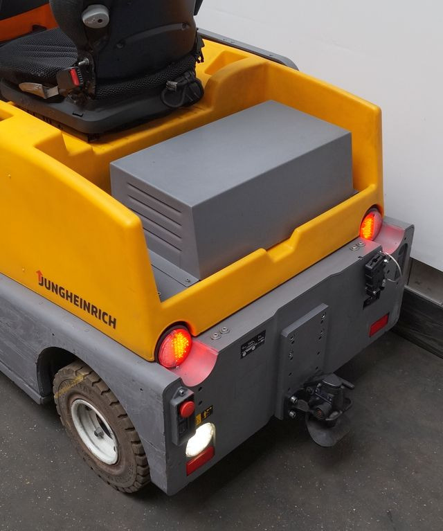 Jungheinrich EZS570 - Tow tractor: picture 4 Jungheinrich EZS570 - Tow tractor: picture 4