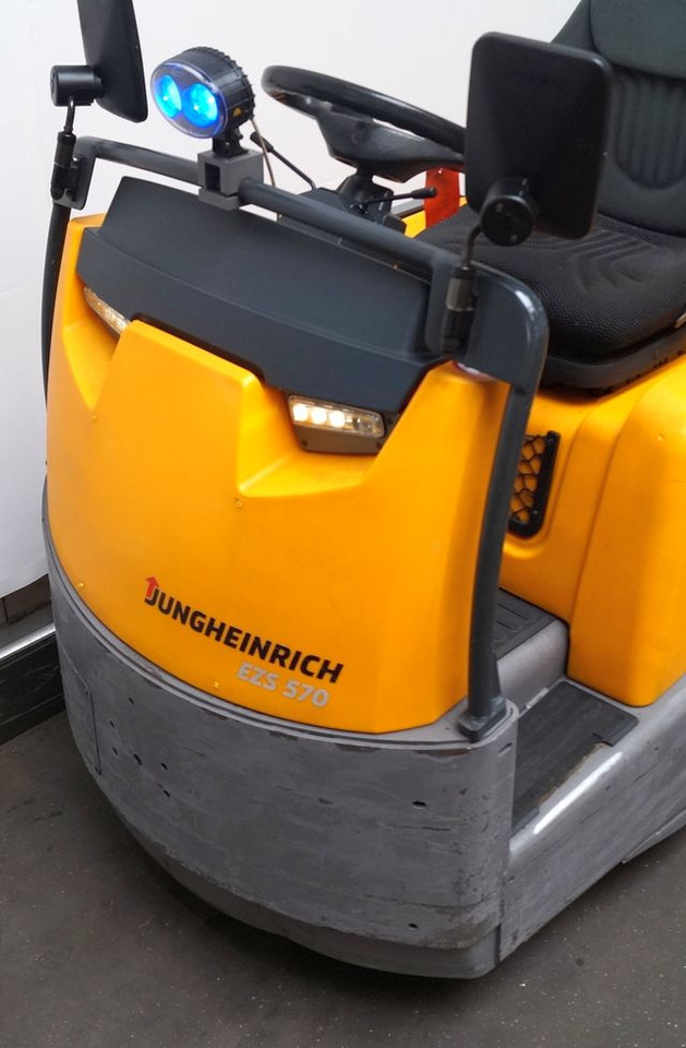 Jungheinrich EZS570 - Tow tractor: picture 3 Jungheinrich EZS570 - Tow tractor: picture 3