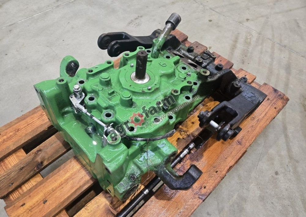 Obudowa WOM, podnośnik, John Deere 5125R, 5130R - Hydraulics: picture 1 Obudowa WOM, podnośnik, John Deere 5125R, 5130R - Hydraulics: picture 1