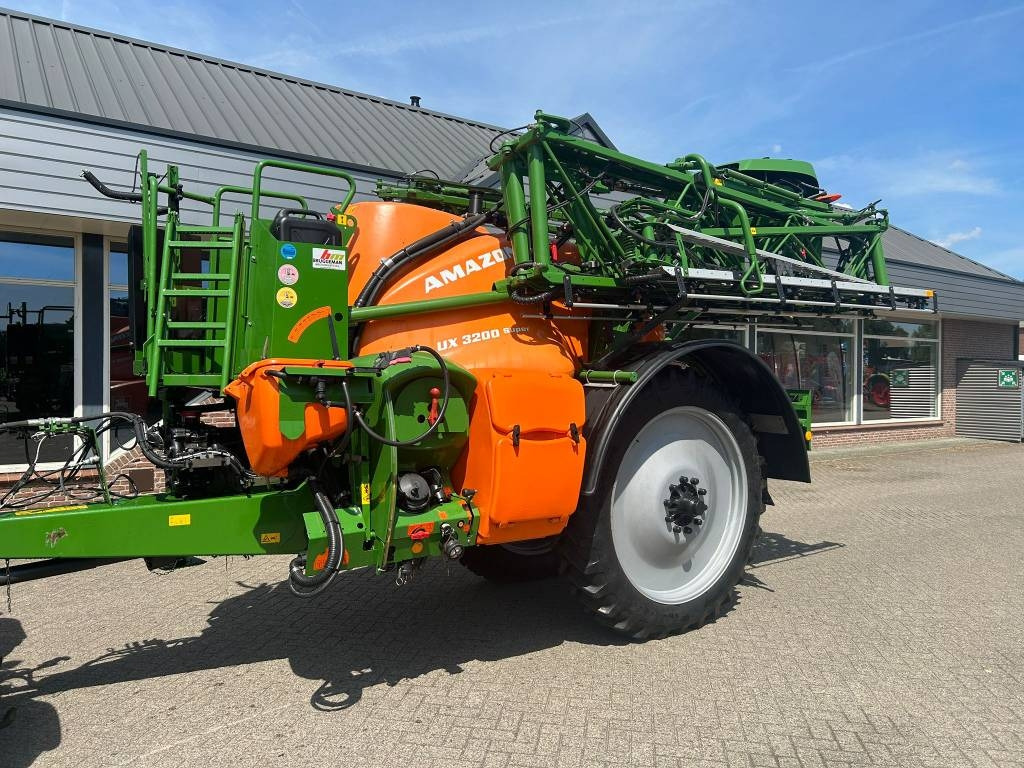 Amazone UX 3200 Super  - Trailed sprayer: picture 1 Amazone UX 3200 Super  - Trailed sprayer: picture 1