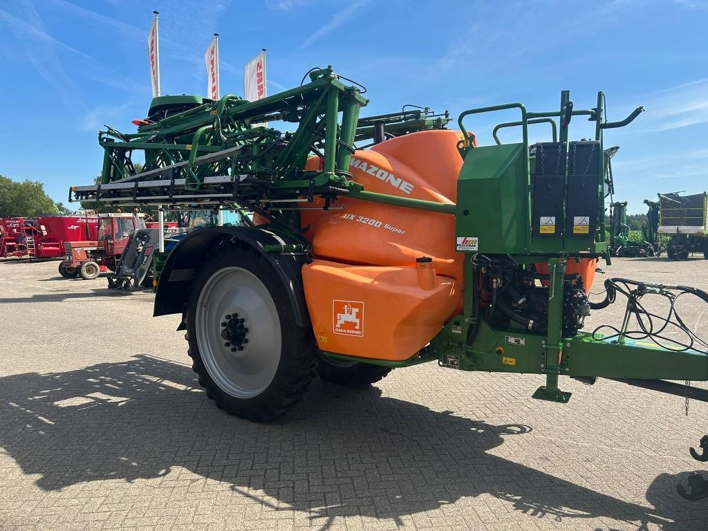 Amazone UX 3200 Super  - Trailed sprayer: picture 2 Amazone UX 3200 Super  - Trailed sprayer: picture 2
