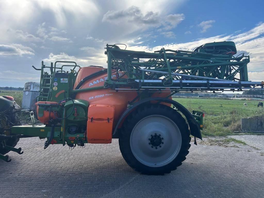 Amazone UX 3200 Super  - Trailed sprayer: picture 5 Amazone UX 3200 Super  - Trailed sprayer: picture 5