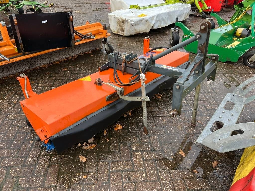 Tuchel EKM 230 HD veegmachine - Broom: picture 4 Tuchel EKM 230 HD veegmachine - Broom: picture 4