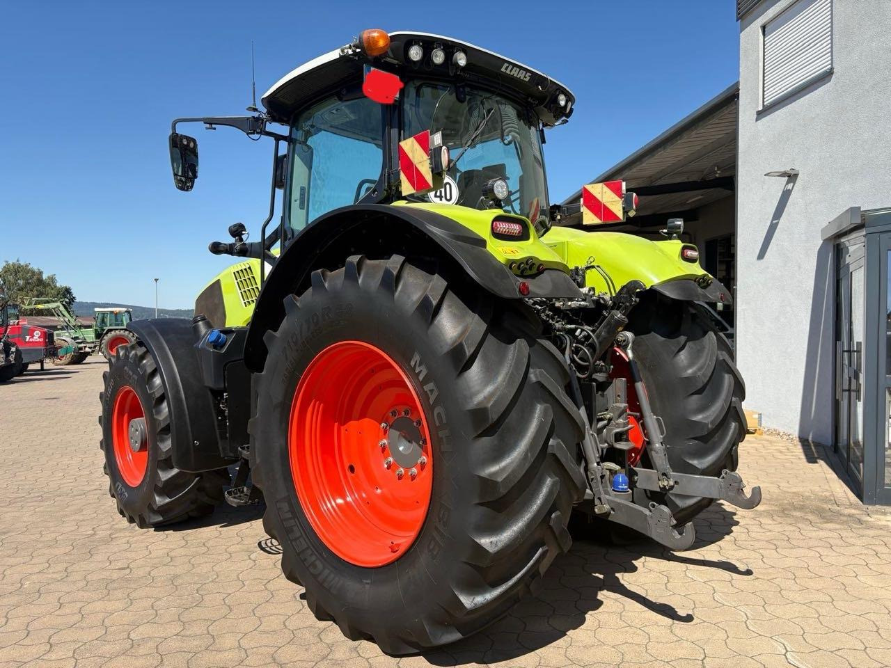 CLAAS Axion 870 C-Matic - Farm tractor: picture 1 CLAAS Axion 870 C-Matic - Farm tractor: picture 1