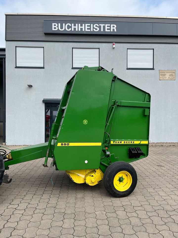 John Deere 550 - Round baler: picture 1 John Deere 550 - Round baler: picture 1