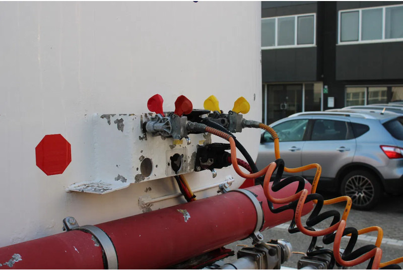 Atcomex + 3 AXEL + 32.000 ltr Fuel transport - Tanker semi-trailer: picture 3 Atcomex + 3 AXEL + 32.000 ltr Fuel transport - Tanker semi-trailer: picture 3