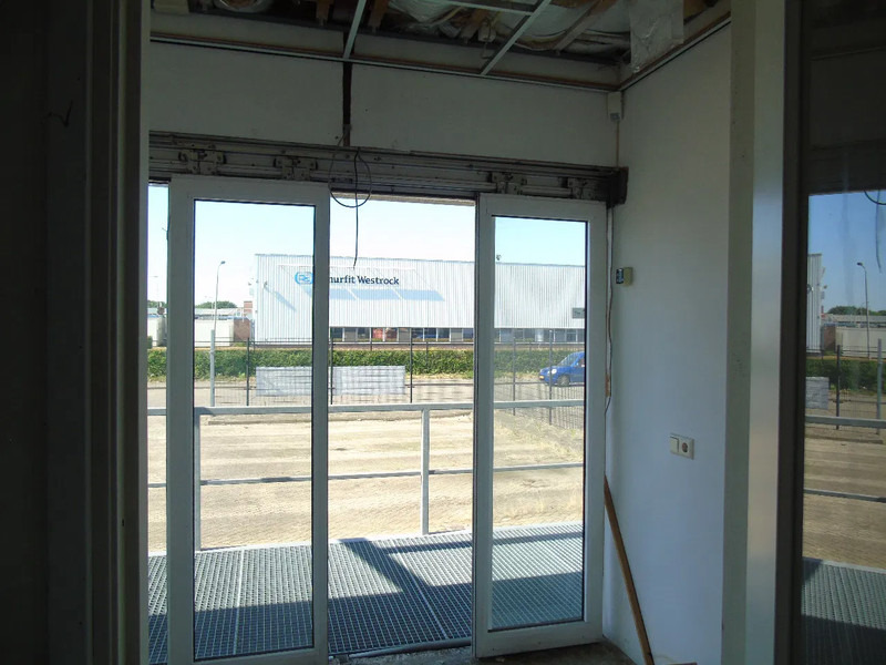 Garage equipment Bosch 100M2 COMPLETE OFFICE UNIT, FOTOS BEFORE AND AFTER / 2OFFICE + TOILET + KITCHEN + KANTOOR: picture 16