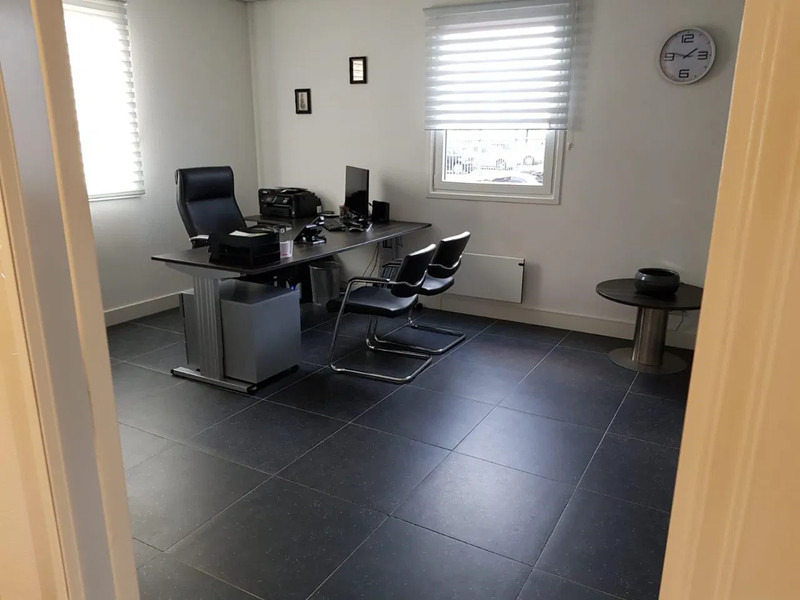 Garage equipment Bosch 100M2 COMPLETE OFFICE UNIT, FOTOS BEFORE AND AFTER / 2OFFICE + TOILET + KITCHEN + KANTOOR: picture 6