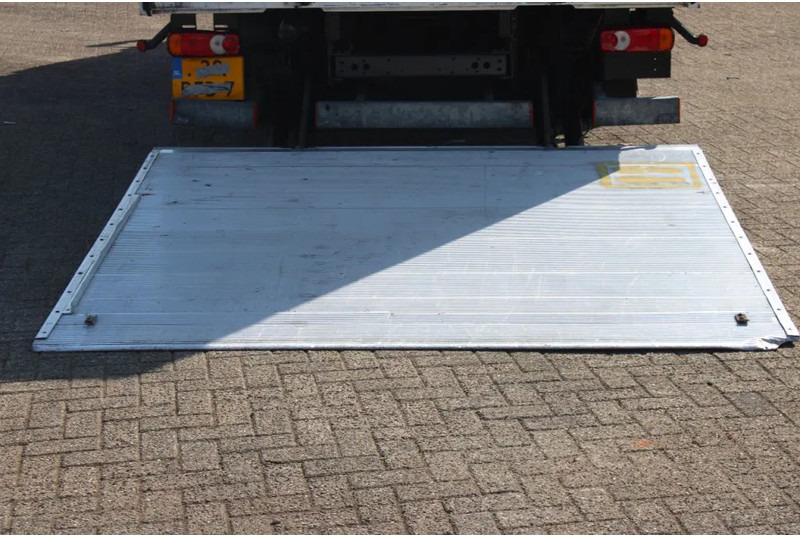 Box truck DAF LF 180 + Euro 6 + Dhollandia Lift + 12t: picture 11