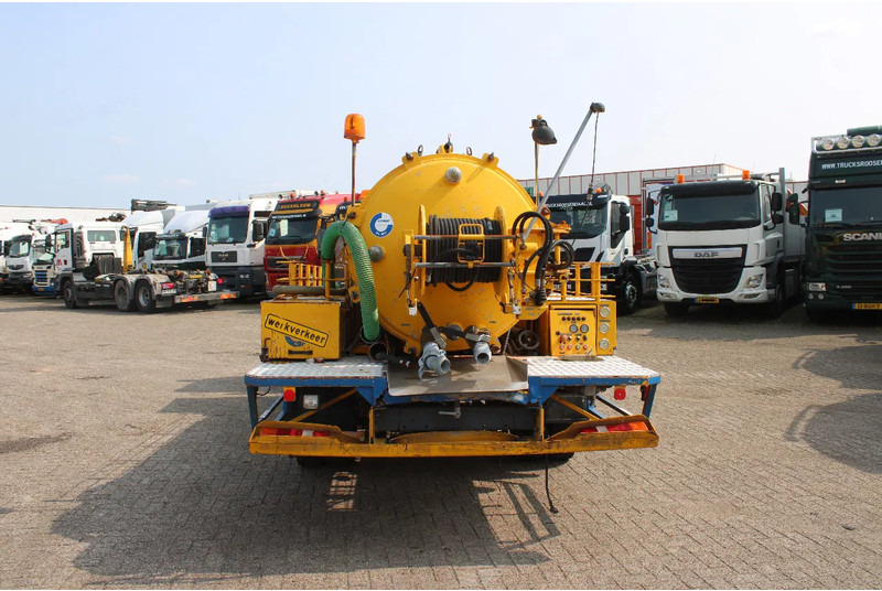 DAF LF 45.130 + RON 4.000LITER - Vacuum truck: picture 4 DAF LF 45.130 + RON 4.000LITER - Vacuum truck: picture 4