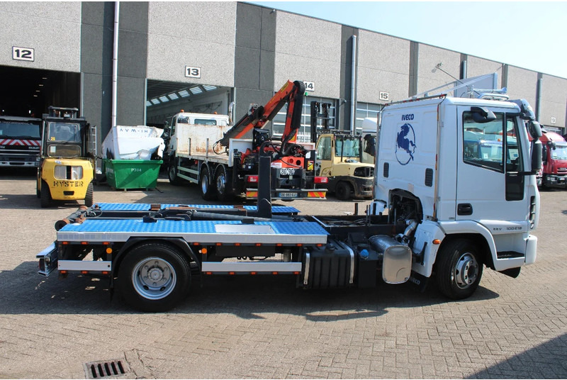 Iveco Eurocargo 100e18 +EURO 5 + HOOK SYSTEM - Hook lift truck: picture 4 Iveco Eurocargo 100e18 +EURO 5 + HOOK SYSTEM - Hook lift truck: picture 4