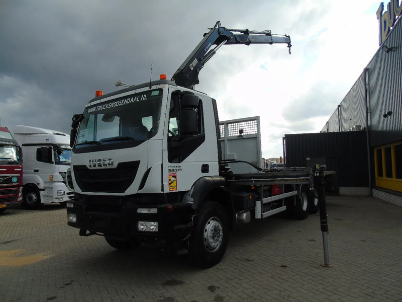 Iveco Eurotrakker 360 EEV + HIAB 144B- 2 + 6X4 + REMOTE + SPRING/BIG AXLE + EURO 5 - Crane truck: picture 3 Iveco Eurotrakker 360 EEV + HIAB 144B- 2 + 6X4 + REMOTE + SPRING/BIG AXLE + EURO 5 - Crane truck: picture 3