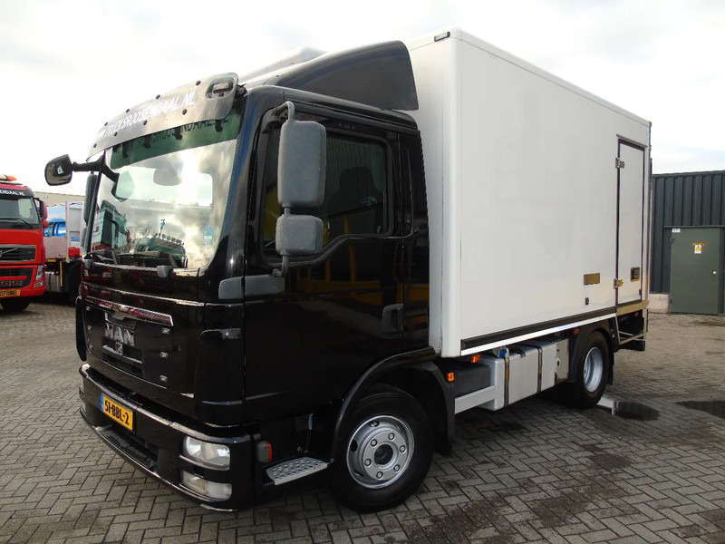 MAN TGL 10.250 + B.A.R loadlift + 3 SEATS +KONVECTA + RINGFEDER - Refrigerated truck: picture 3 MAN TGL 10.250 + B.A.R loadlift + 3 SEATS +KONVECTA + RINGFEDER - Refrigerated truck: picture 3
