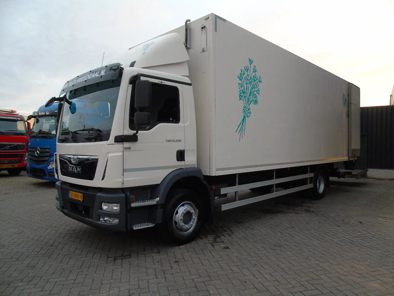 MAN TGM 12.250 + EURO 6 + LIFT + 12T - Box truck: picture 3 MAN TGM 12.250 + EURO 6 + LIFT + 12T - Box truck: picture 3